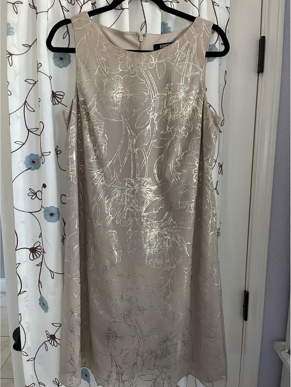 Ignite Evenings | 10 | Champagne Metallic Floral Dress - Picture 2 of 11
